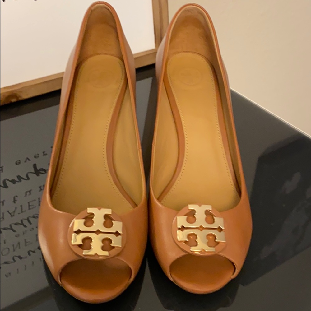 Tory Burch Wedge Heels peep toe Carmel Brown 8